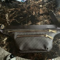 Michael Kors Fanny Pack/ Riñonera 