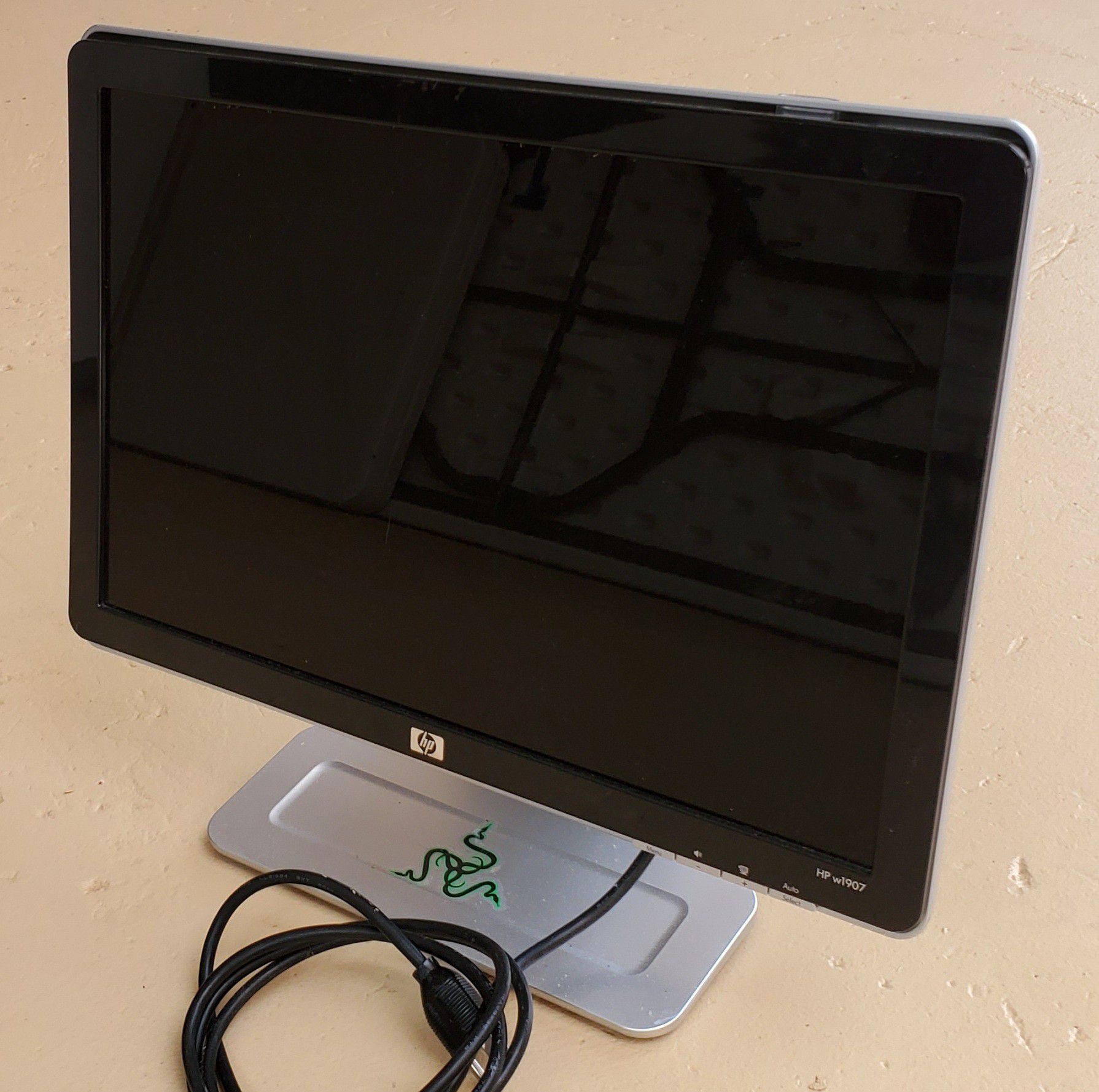 HP W1907 19-inch Computer Widescreen Flat Panel LCD Monitor