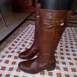 In Exallant Clean Condition Woman's Boots Size 6M By Wear Ever $10 Pick Up Only At Country Club And Grant 