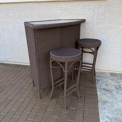 Outdoor Wicker Bar Table with 2 Stools - Great Condition - $200