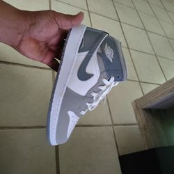 Jordan 1 Mids 