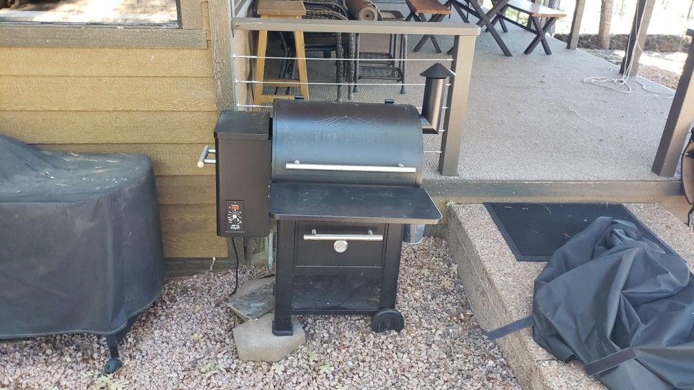 TRAEGER CENTURY 22 PELLET GRILL