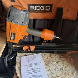 RIDGID Pneumatic 30 to 34-Degree 3-1/2 in. Clipped Head Framing Nailer (comes with bag)