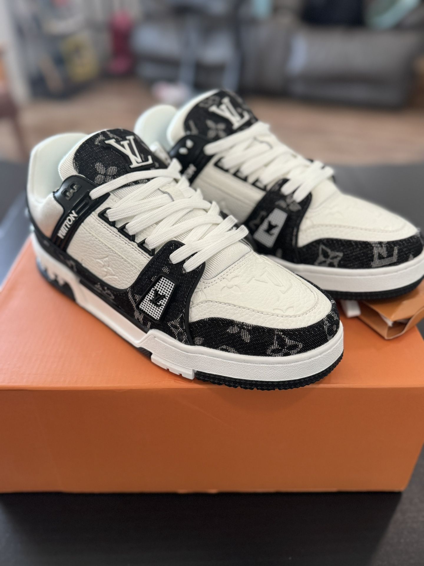 LV TRAINERS BLACK AND WHITE Sizes 8 9