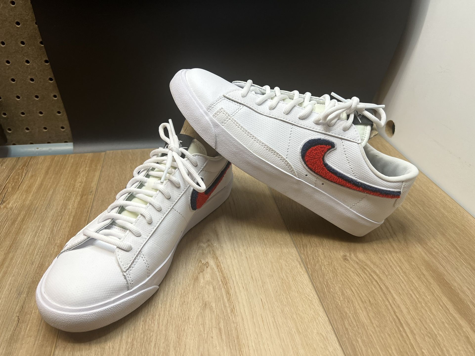 Nike Blazer Low 3D Chenille White/University Red/Navy AV6964 100 Mens Sz 8