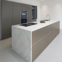 Custom Kitchen Cabinets 