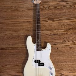Fender Squier P-Bass Bass Guitar Great Condition Hardly Used 