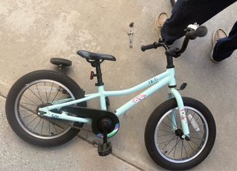 16” Liv bike comes with training wheels in great shape
