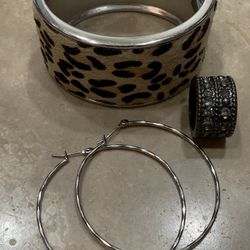 Women’s Bracelet/ Ring / Earrings 