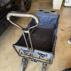 Folding wagon with tray and cup holders