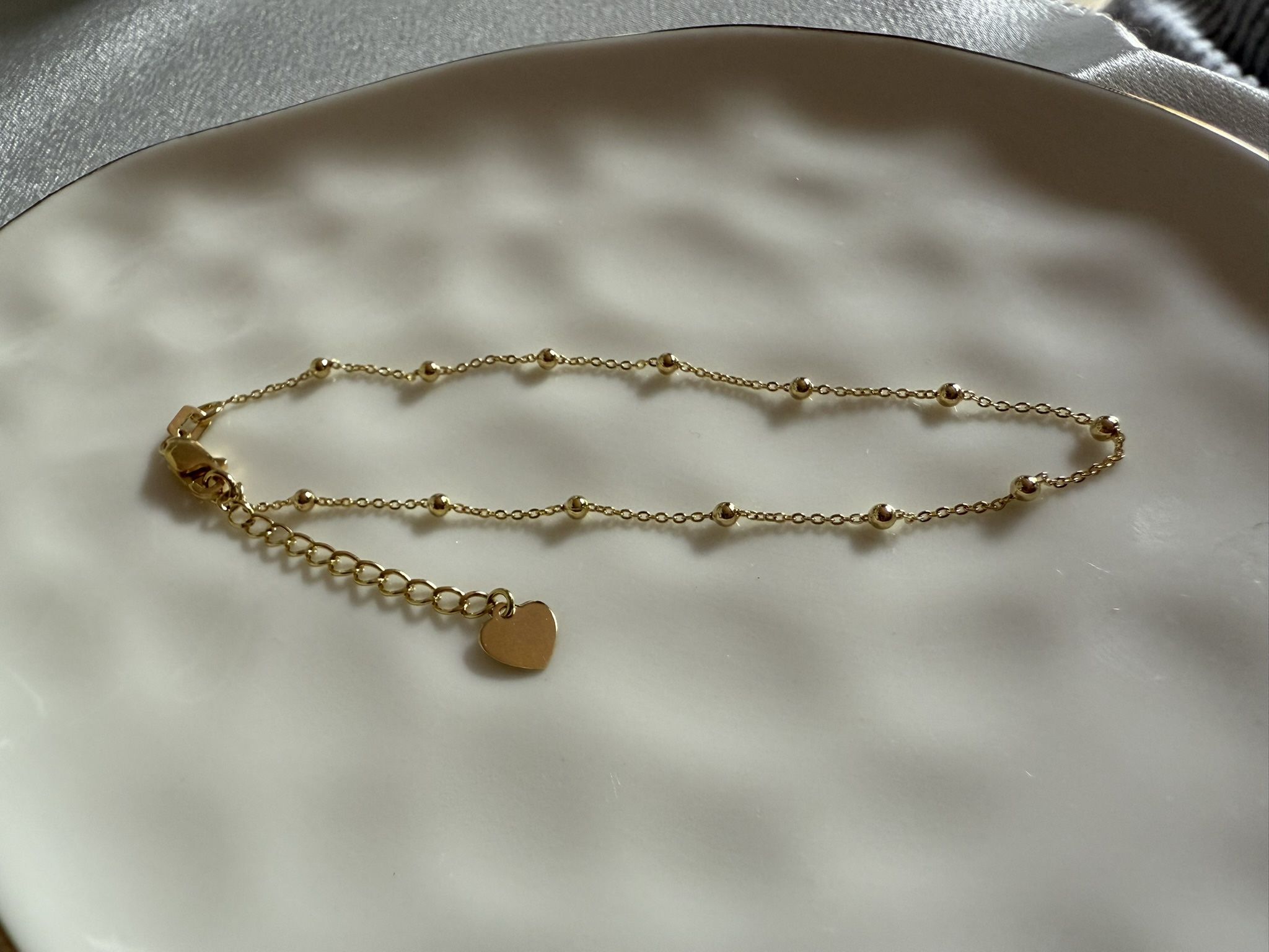 Women's Bracelet Size 7", 14k Gold.