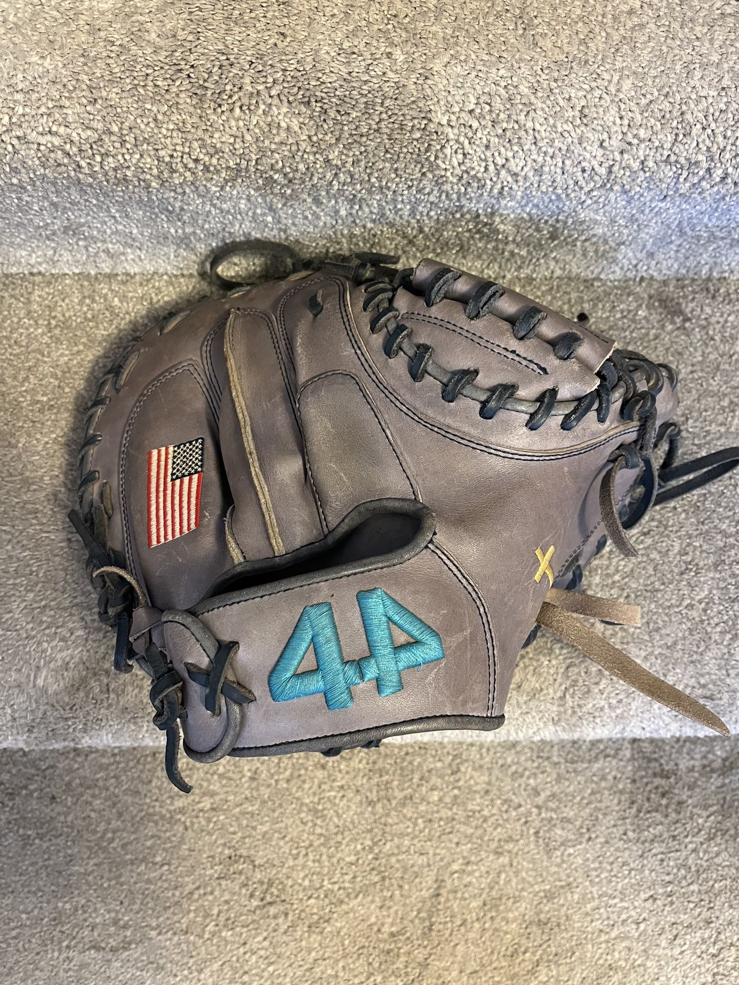 Catchers glove- 44 Brand-34 inch