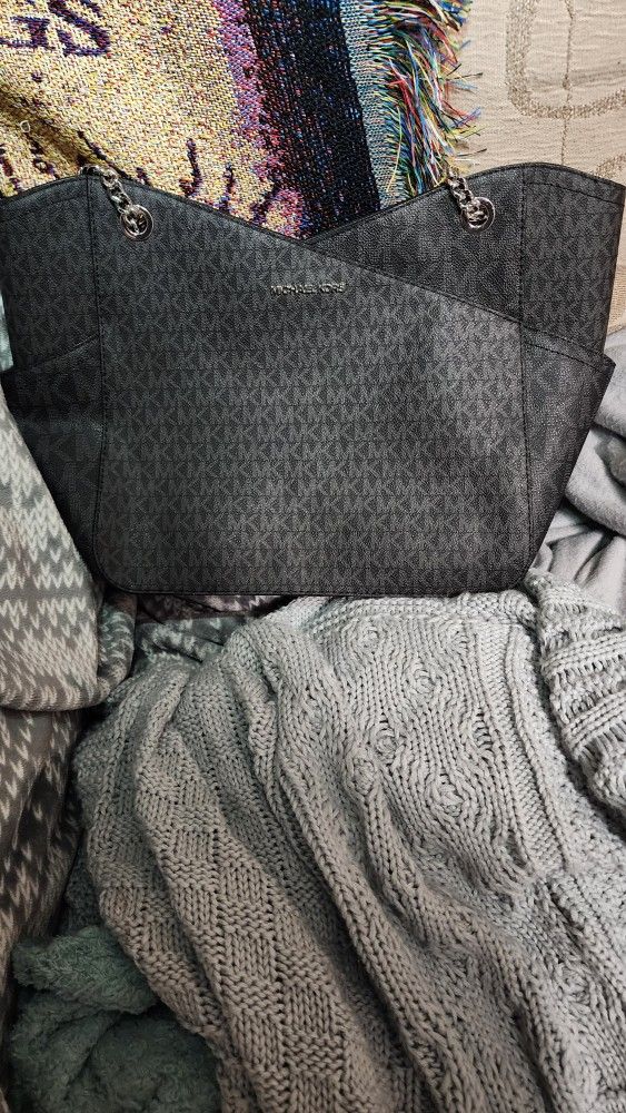 Like New Michael Kors Bag