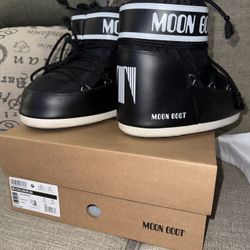 Women’s Moon Boots 