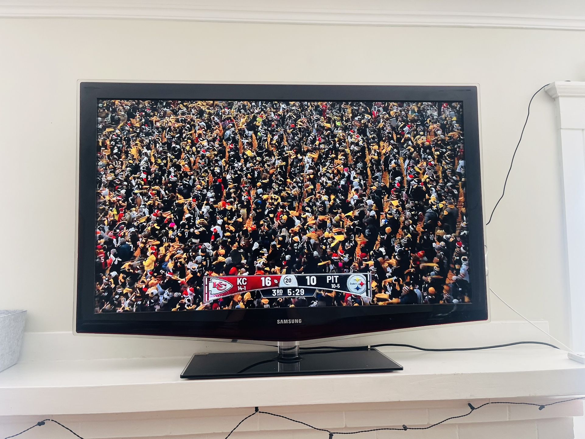 Samsung Touch Of Color LCD TV - 40 Inches