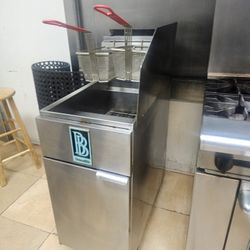 Deep Fryer. Stove.