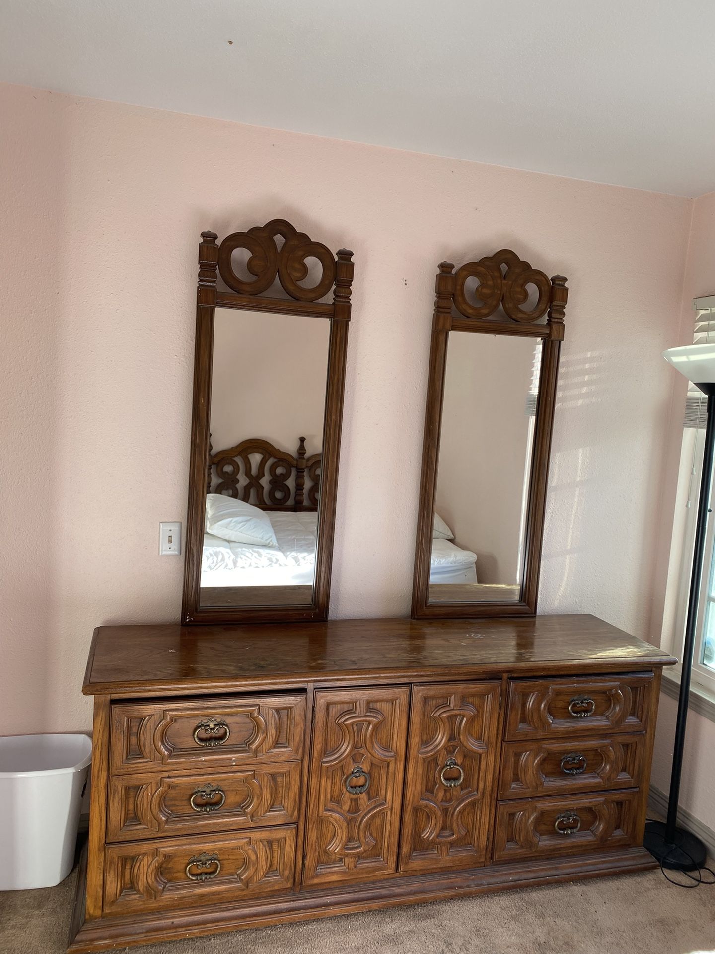 Dresser Set Make Me An Offer!