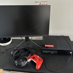 Xbox One with Controller, Hyper X  headset 
