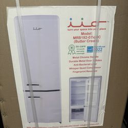 iio 7cf Retro Refrigerator With Bottom  Freezer