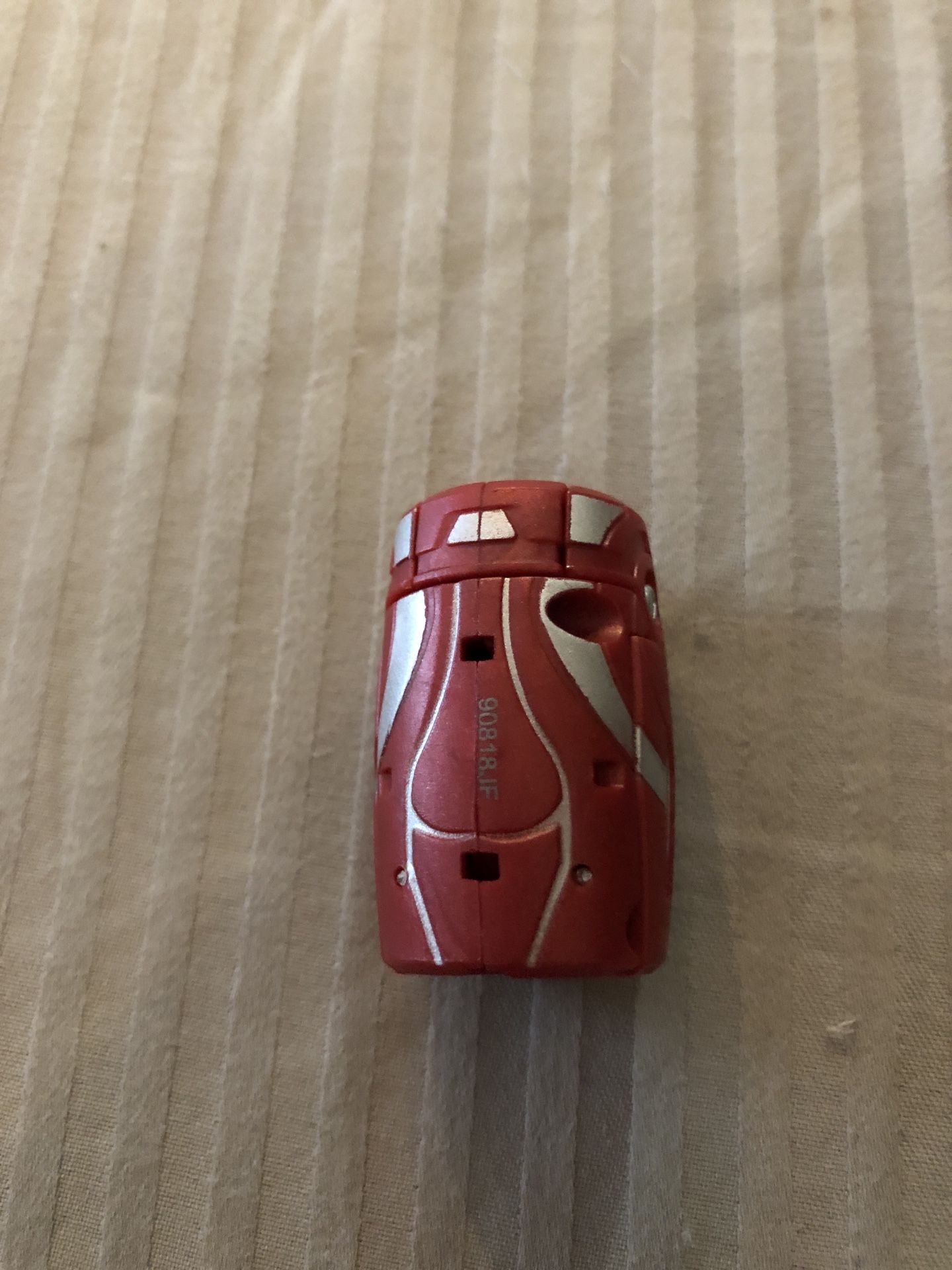 Bakugan cylinder Maximus dragonoid with a metal card
