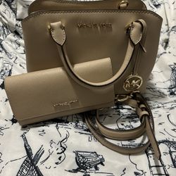 Brand new Michael Kors set