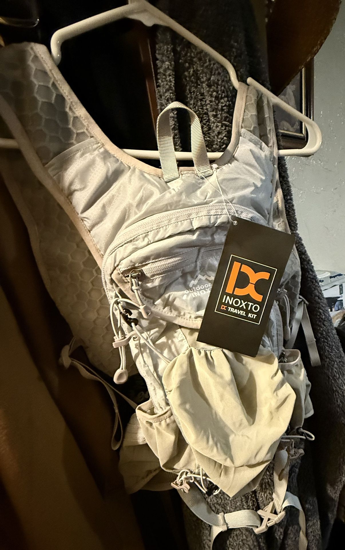 DC lNOXTO Travel Kit New $20 Hiking Backpack