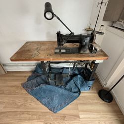 Vintage Singer Industrial Sewing Machine w/ Attachments & Table