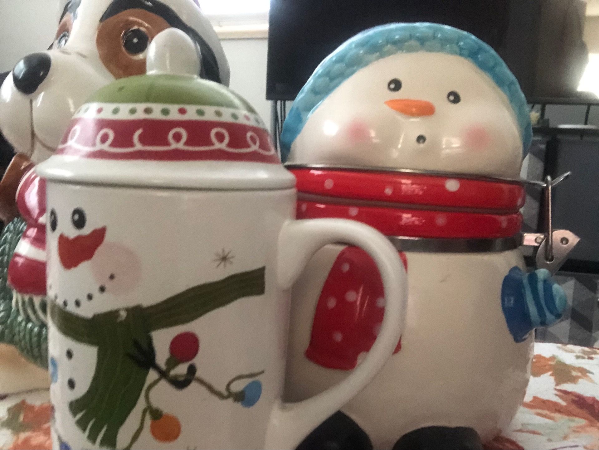 2 cookie jar and mug with a lid snowman