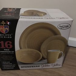 Dinnerware Plate set Of 16 (Brand New)