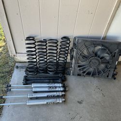 Complete suspension kit for Jeep, includes the radiator, all in very good condition 