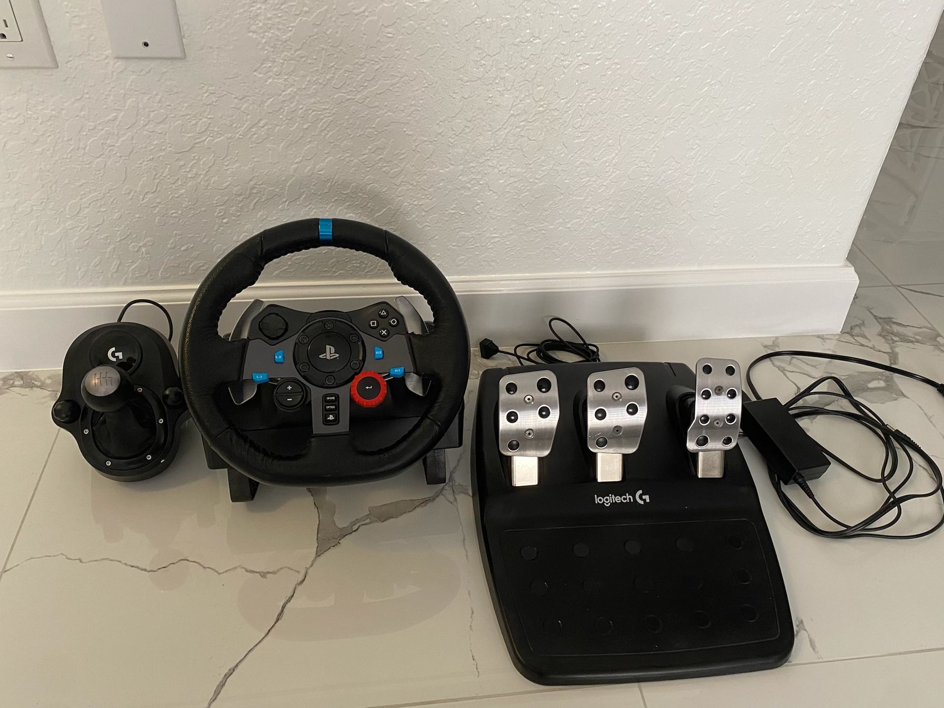 Logitech G29 steering wheel w/ pedals & Shifter