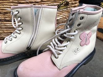 Dr Martens Girls Size 5 Cute Pink Butterfly