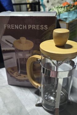 NIB 12 OZ FRENCH PRESS