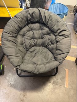 2 folding chairs