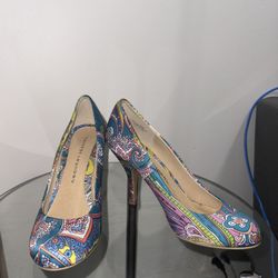 Size 8 CHINESE LAUNDRY LOVE High Heels Closed Toe Art To Wear Artsy Shoes Pumps