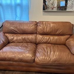 Italian Leather  golden Brown  Couch BRAND NEW CONDITION ROOMSTOGO