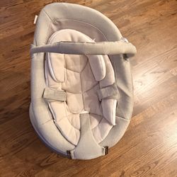 Nuna LEAF™ grow Baby Seat with Toy Bar