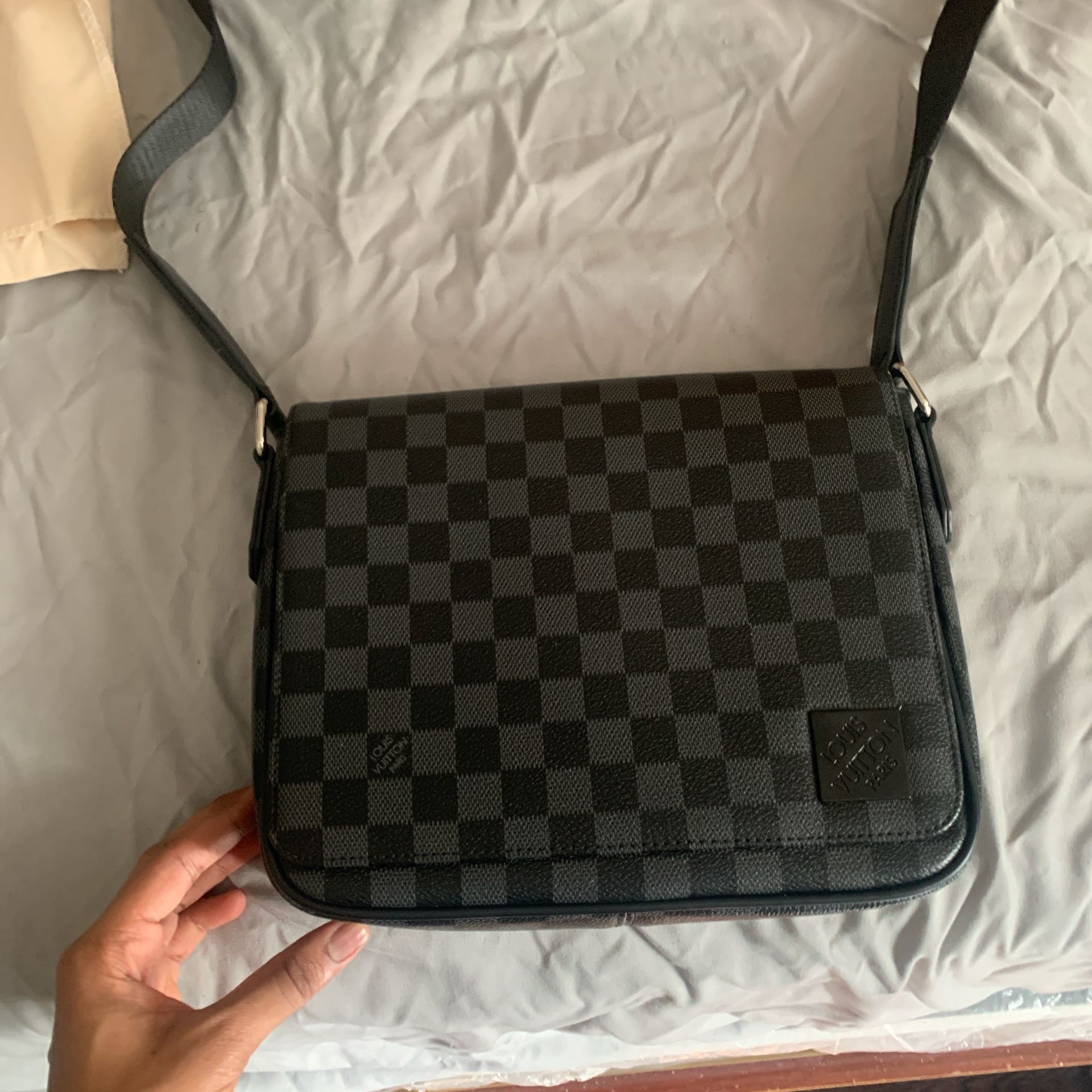 Louis Vuitton District PM