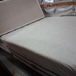 King 10" Temperpedic With Matching Bases 