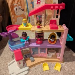 Fisher Price Little People Barbie Little Dream House and car