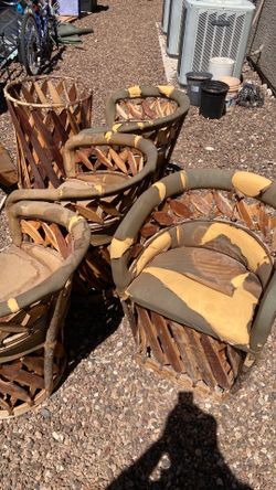 4 equipale chairs and table. Needs new upholstery
