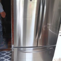 Frigerter  Stove Gass .dishwasher  And Microwave 