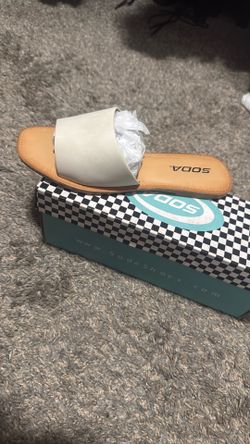 Woman’s Size 6.5 Cream Sandals