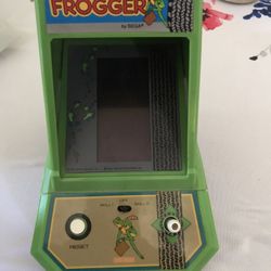Coleco The Official Frogger By Sega Table Top Mini Arcade Game 1982