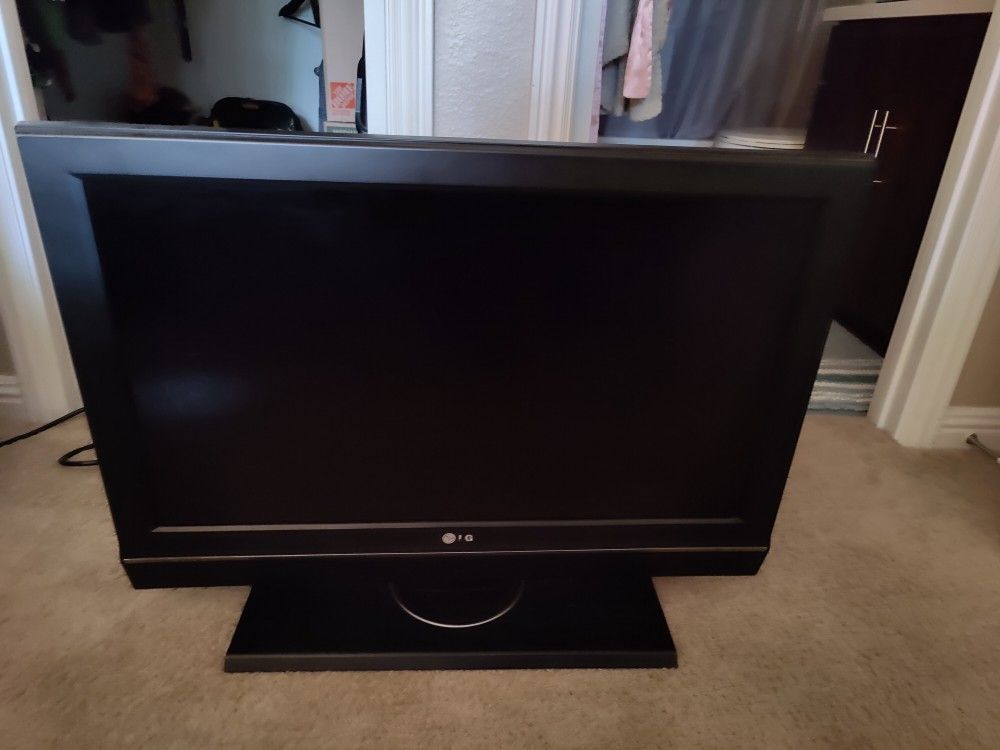 LG 32" Flat Screen TV