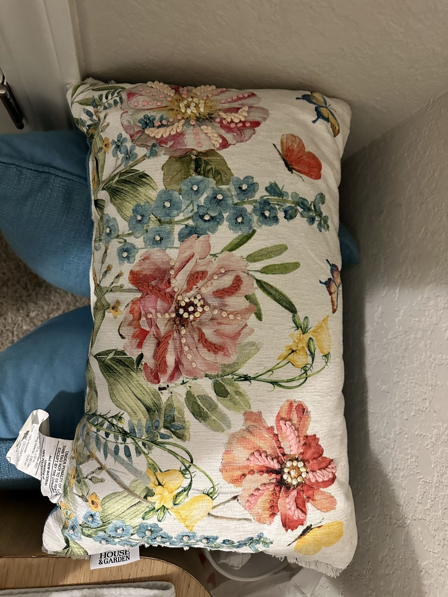 bed/couch pillow set