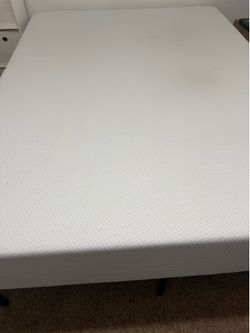 Queen size memory foam mattress