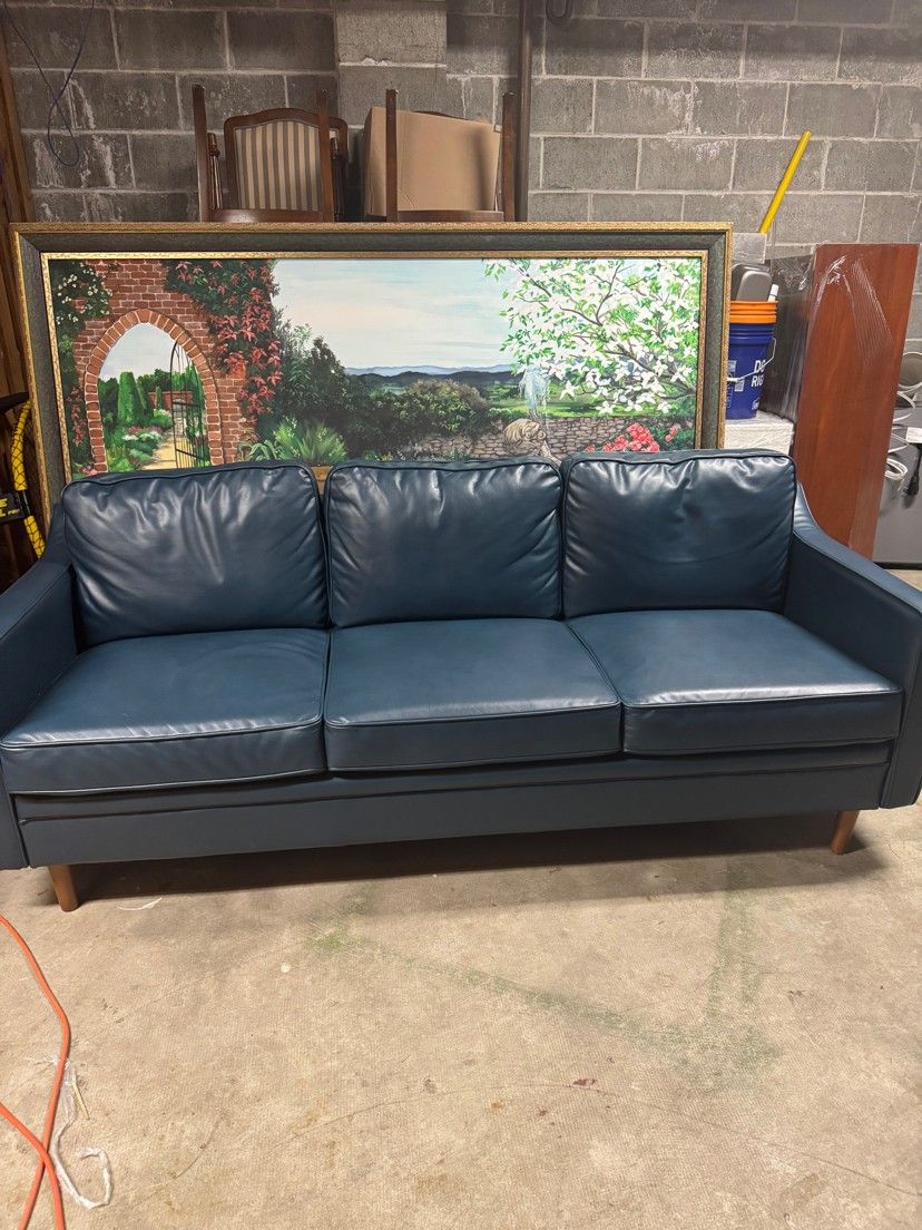 Sofa // couch
