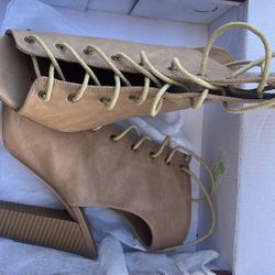 WOMENS HEELS in 8