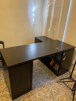Desk with shelves